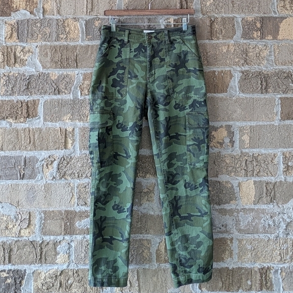 The North Face Pants - The North Face Heritage Camo Cargo Pants Size 4 Green Cargo Pockets